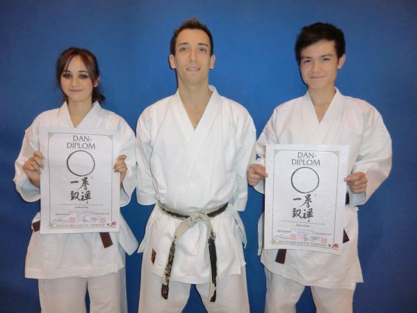 Der Karateverein Obrigheim gratuliert zwei neuen Dan-Trägern